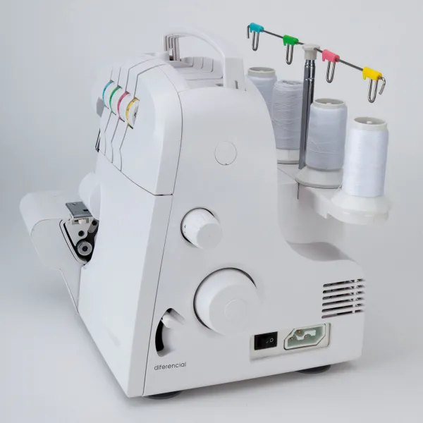 Máquina de corte e cose OL902