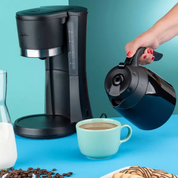 Drip coffee maker with thermo jug JECA1800