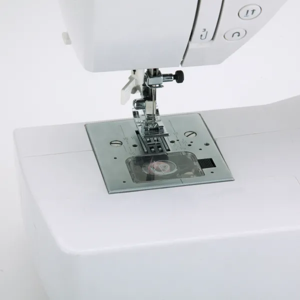 Sewing machine MC823