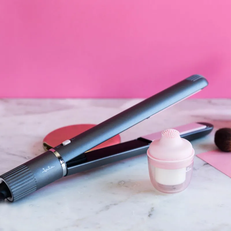 Ceramic hair straightener + gift facial brush...